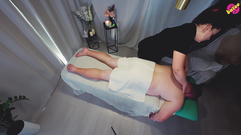 beauty_and_the_other_one: He Booked a Premium Relaxation Massage but Also Got Double...