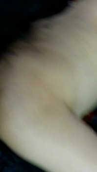 Sexe oral dans un lit de roses