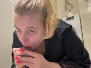JuiceLussie: Cewek sange ini lagi asik nyepong kontol dan dicrot sperma...