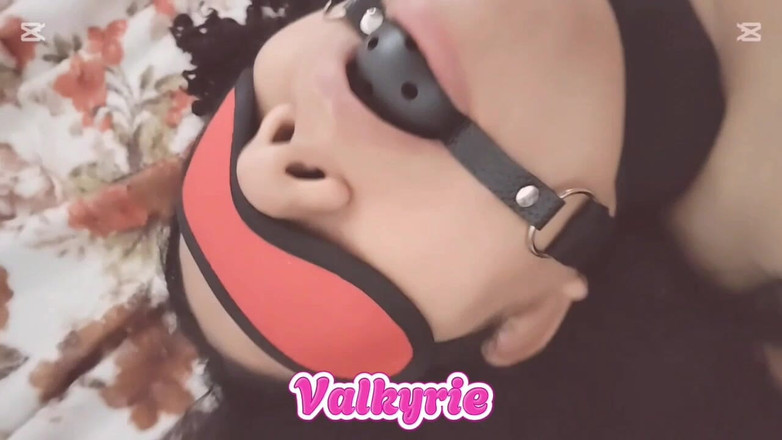 Valkyrieandluigy: Pacar penurut ini diikat dan dientot habis-habisan sampai tenggelam