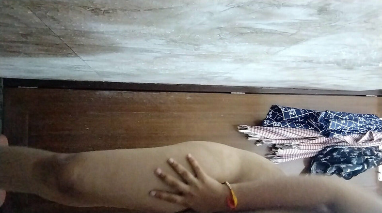 Riyathakur: Індійська зведена сестра дрочить в анал у ванній кімнаті, дезі індійська дівчина