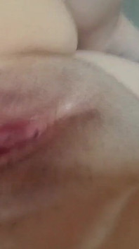 Fick meine fette muschi mit dildo-nahaufnahme