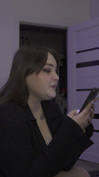 Cerita porno: Selama seks anal kedua dalam hidupnya, dia mengalir seperti pelacur
