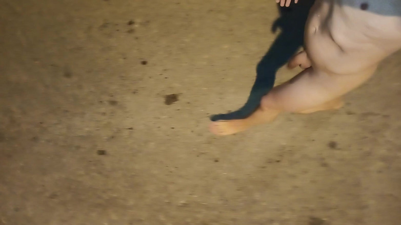 Dan Eagle: Duș nud cu pișare pe stradă