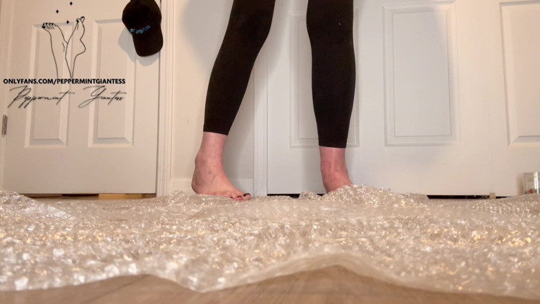 Peppermint Giantess: バブルラップポッピング 女神 サイズ 16フィート