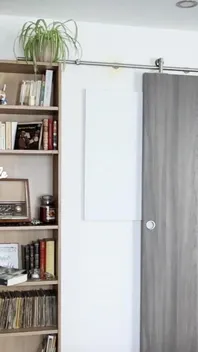Günün kıyafeti: tayt, renkli tırnaklar, yüksek topuklu ayakkabılar ve pompalar
