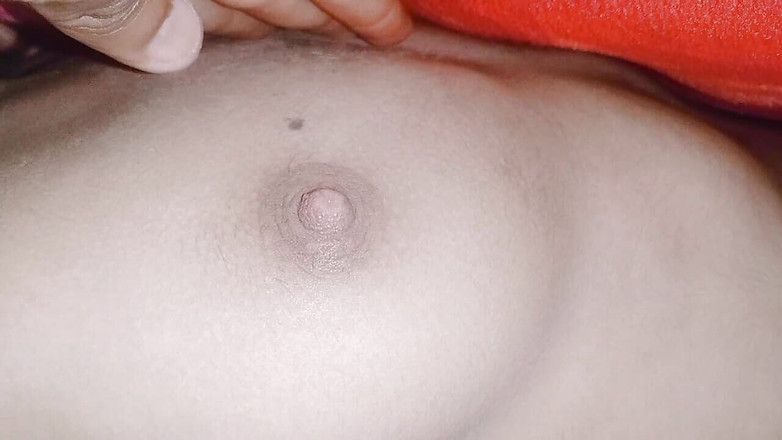 TomatoBig: Náctiletá holka malé bobies