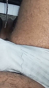 私の大きな黒いペニスをしゃぶり、胸を舐める
