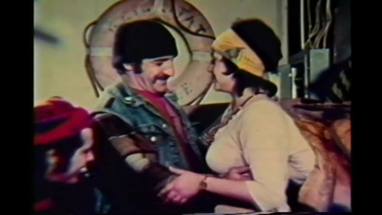 Vintage megastore: Seks threesome hot bareng cewek semok dengan memek berbulu (film lengkap)