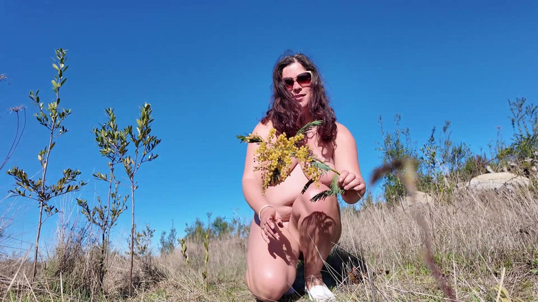 ExpressiaGirl: Milf Exhibicionisté Chodí V Lese
