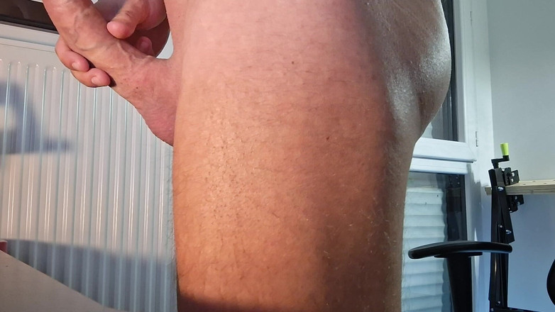 Xfroska: Мої сідниці, мій секс, мій член, моя дірка, приходь і спостерігайте за мною, як повія