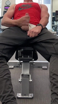 Jockdad87 в спортзале отеля, дрочка и сперма, часть 2