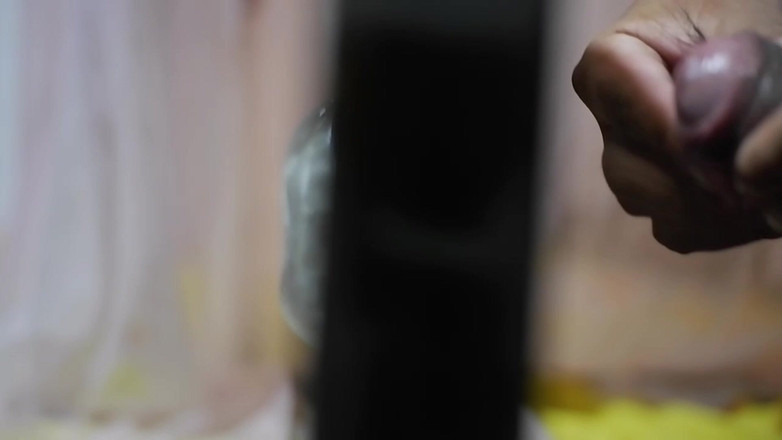 Milky Tata: Необрезанная трах-игрушка и сперма на стуле.