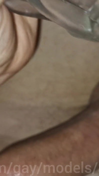 Spuitend heet sperma zonder handen van papa's neukpartij in mijn kont!