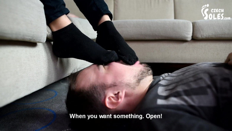 Czech Soles - foot fetish content: Bogini Megan i jej śmierdzące skarpetki i stopy