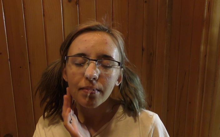 Anna Alicja M: Nerdy Girl in Glasses Make Blowjob Cumsh