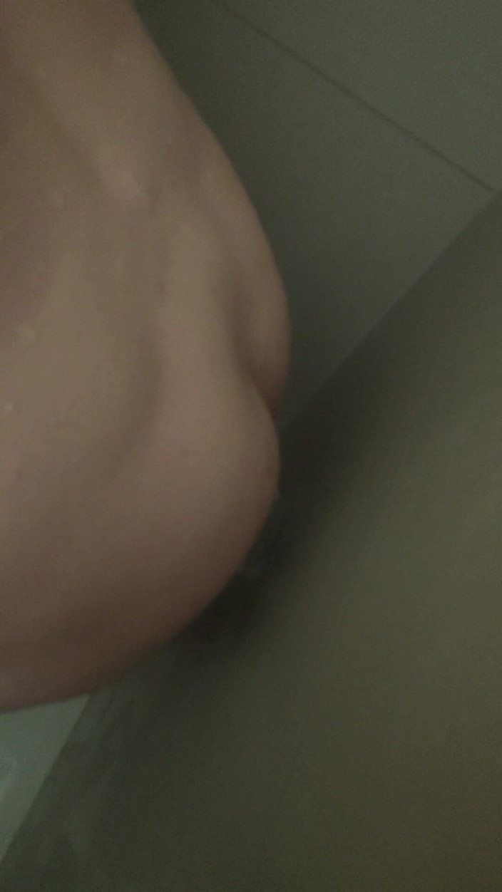 Cdubzdik: Taking It in the Ass in the Shower