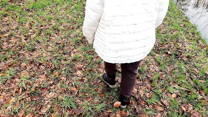 Bouncy Tits Action: Gifles au bord du lac
