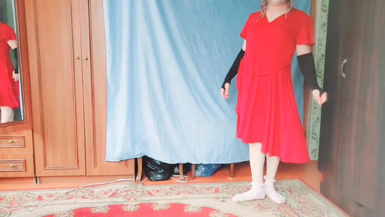 Kitty_Cross: Шаловливая девушка-транс медленно танцует в ее спальне