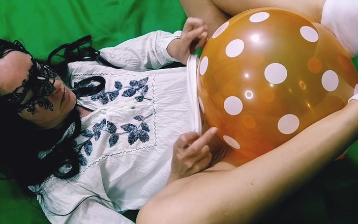 Bolly Karma: 朋友的妻子给我提供她耸人听闻的身体