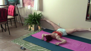 Aurora Willows: Yoga för knäbesvär & inre lår.