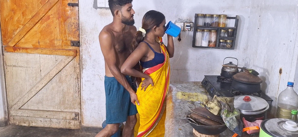 Shashi X: 私は私の大きなおっぱいをハードコアファックします美しいインドの義理の妹ヒンディー語フルHDセックスビデオ