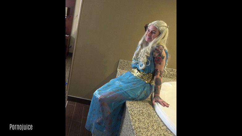 PornoJuice: Brooke Lyn Rose с большими сисечками играет с большим черным мужчиной в джакузи