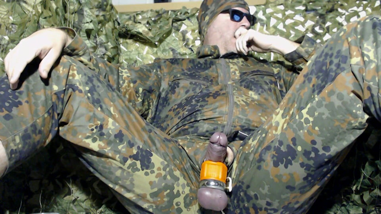 Gaylectrician: E-stim cumshot 21-03-14