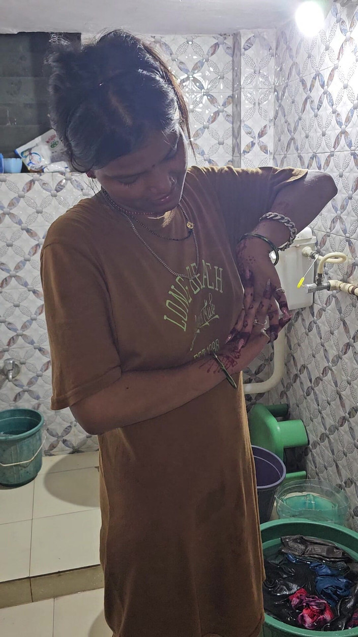 Aalox: 德西印度热辣女孩紧阴部操逼印地语音频性爱