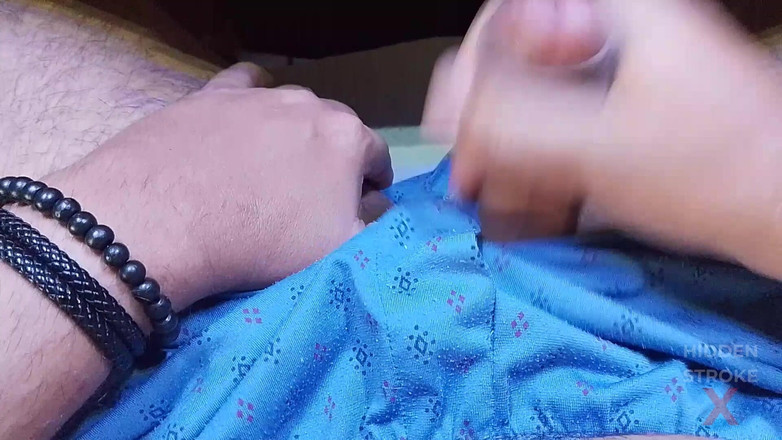 HiddenStrokeX: Short déchiré, masturbation de bite, éjaculation exclusive