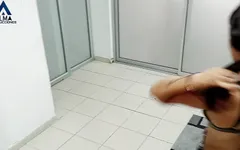 Adik tiriku bersih-bersih rumah saat aku lagi asik masturbasi dan ngentot memeknya habis-habisan