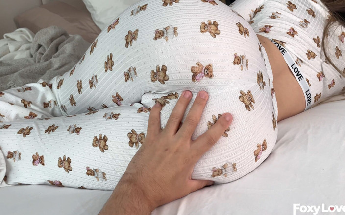 Foxy_Lovers: [pov] Süße Freundin Im Schlafanzug - Fette Schamlippen Greifen Meinen Dicken...