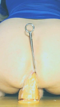 Suculento dildo ride e anal hook em minha bunda 3