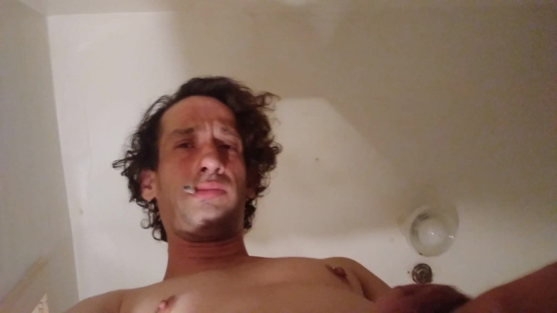 LilTaste: Lange boogstraal van mijn plas in een gootsteen; Spuitend klinkt...