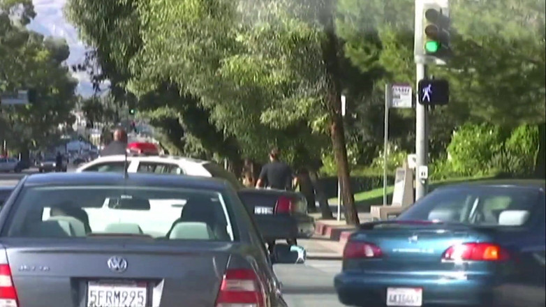 Best Amateur Sex: Dans la voiture, il se branle et elle avale tout