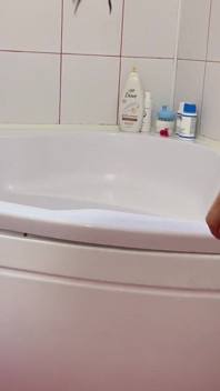 Mycie włosów zgięte nad wanną 3