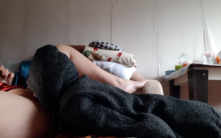 Lesbian-candys: Коли мій хлопець пішов приймати душ, його мачуха спокусила мене і трахнула мене