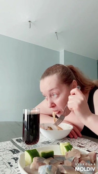 Gluttonös kvinna