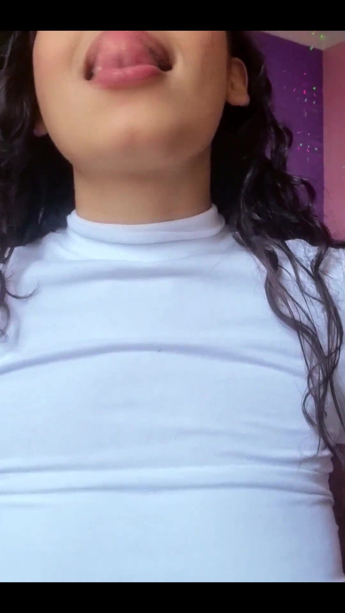 Espuleta Maia: Гаряча бразильська брюнетка з натуральними грудьми просить вас кінчити для неї - espuletinha