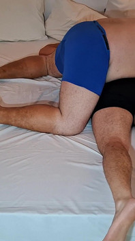 Urs luptător versus Jobber în camera de hotel