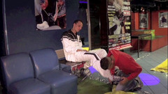 Discret Cruising sex: Snekaerova dominance v zákuře v Miláně