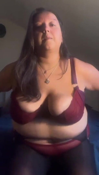 Indian fuck queen: WildEnglishBBW dokucza w czerwonym stroju bez kutasa