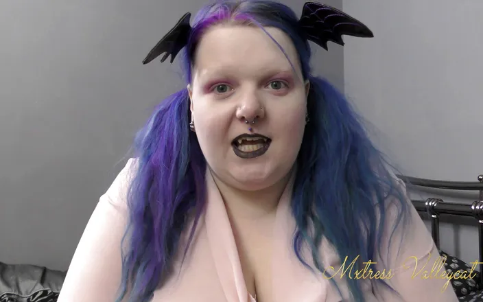 Mxtress Valleycat: College ghoul temptress