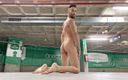 Paul Williams: Desnudo en el estacionamiento