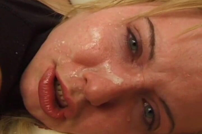 Monde Francais: Slutty Blonde French Enjoys Dick in Her Ass