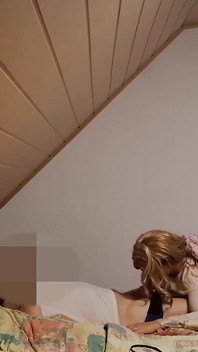Rubia gordita quería montar mi polla de nuevo en la mañana, sin quitarse los zapatos, se sentó sobre mí