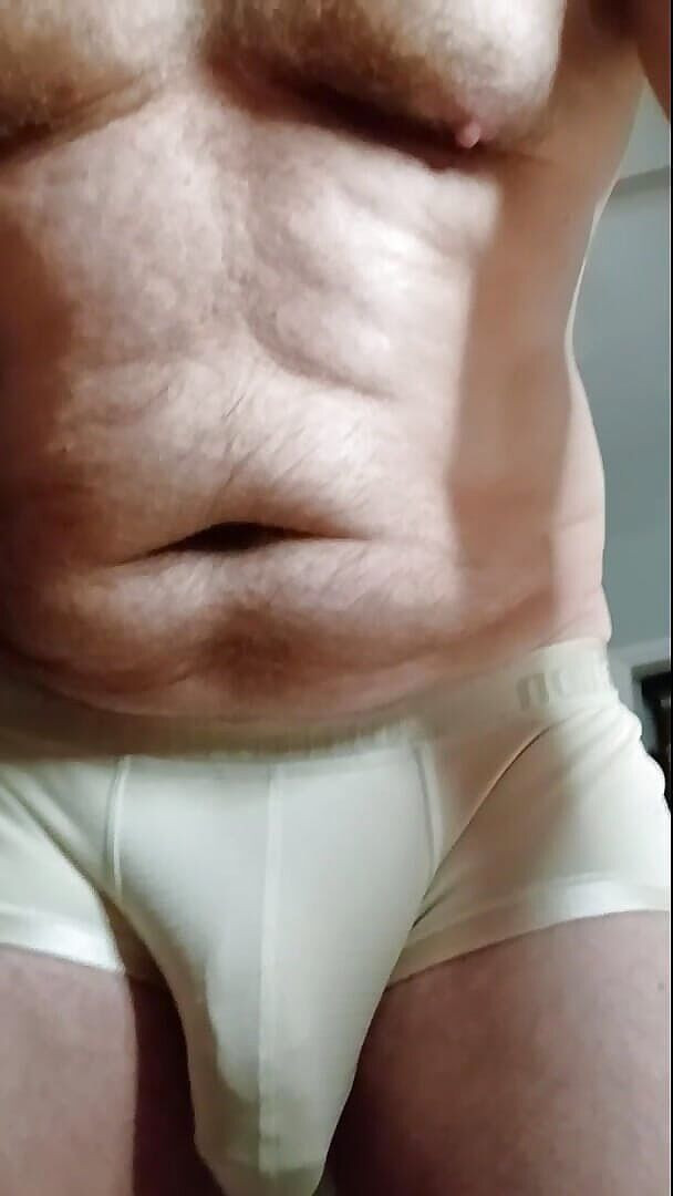 Hairyartist: Čichejte ke mně celému bráchovi od Hairyartist