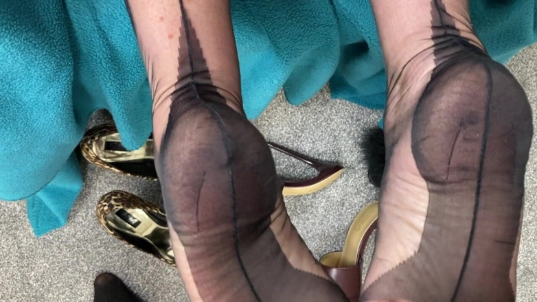 Mr MF: Mrs Mature Feet Allows Her Foot Boy Some Fun