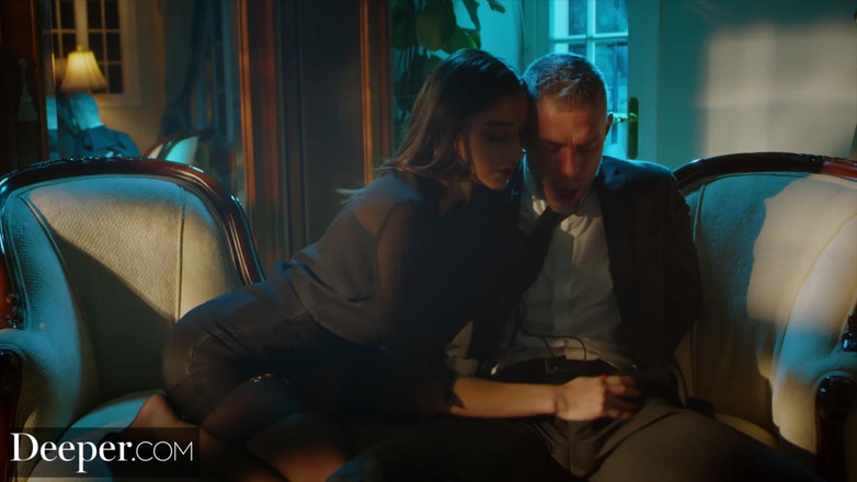 Deeper: Lebih mendalam. Awek dominan Emily menggunakan Mick untuk apa sahaja...