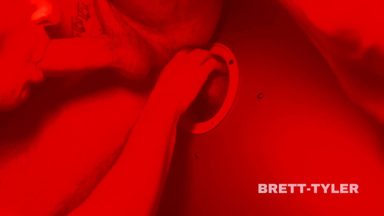 Brett Tyler: Глоріхолі в сховищі гей секс-сауни в Лондоні